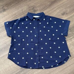 Leia n Co Size Small Navy Blue Shirt with Daisy Pattern 100% Cotton